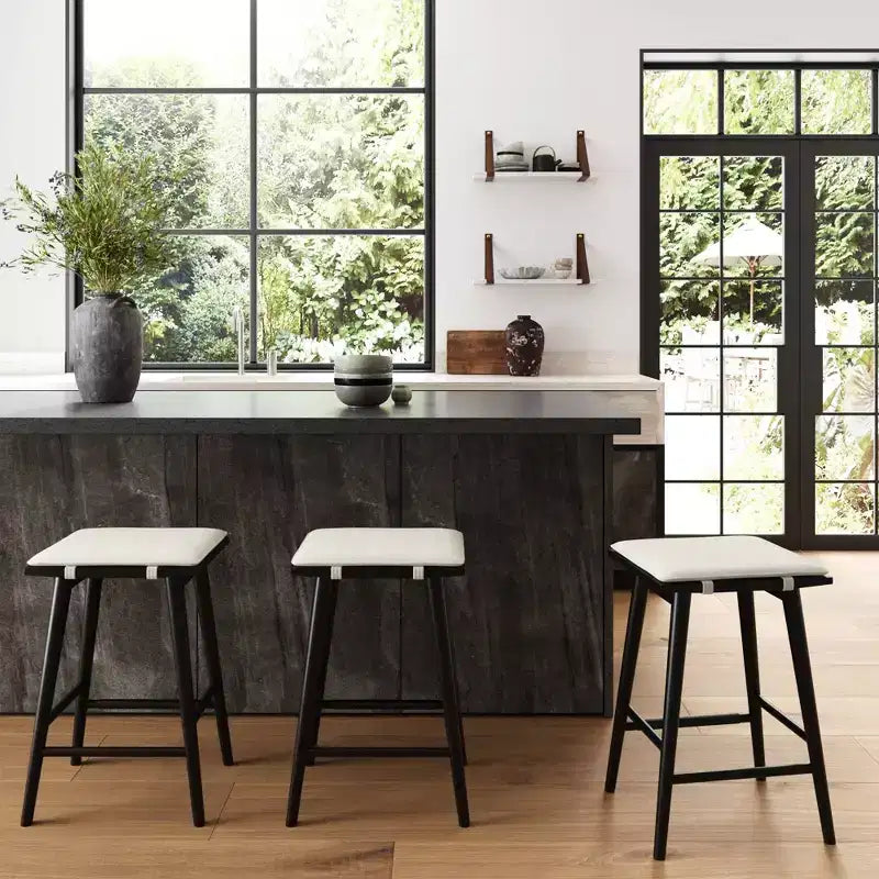 Tabouret de bar à hauteur de comptoir en bois et bouclette noir : Revêtement en lin, 63 cm de haut