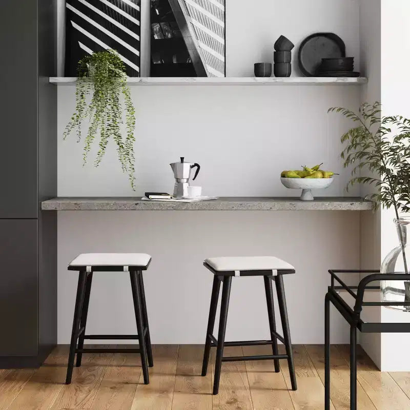 Tabouret de bar à hauteur de comptoir en bois et bouclette noir : Revêtement en lin, 63 cm de haut