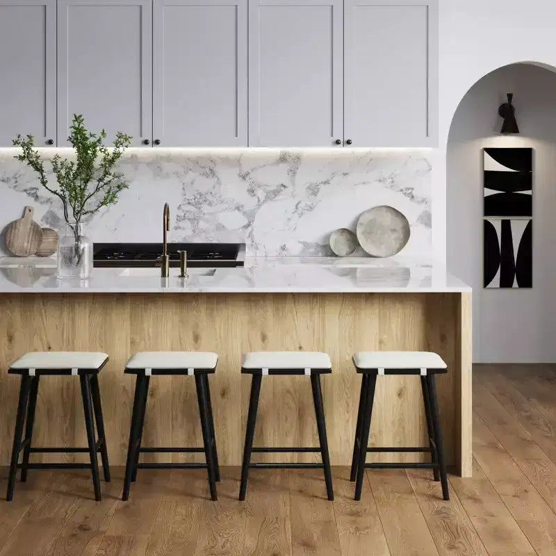Tabouret de bar à hauteur de comptoir en bois et bouclette noir : Revêtement en lin, 63 cm de haut