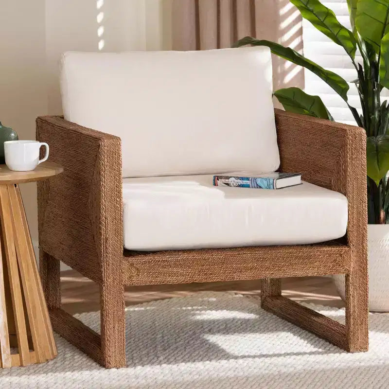 Fauteuil en jonc de mer et bois d'acacia brun clair délavé