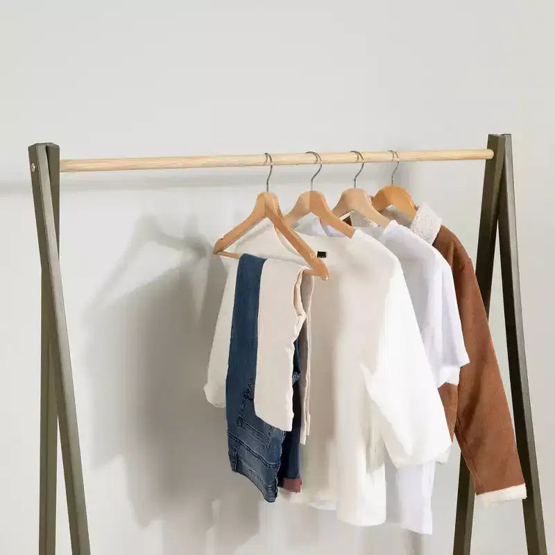 Portant à vêtements pour enfants avec étagères de rangement