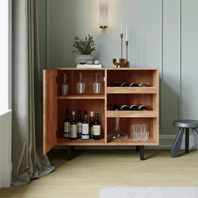 Bar classique et buffet avec armoire à porte simple de style Shaker, rangement suspendu pour verres et étagères ouvertes pour bouteilles