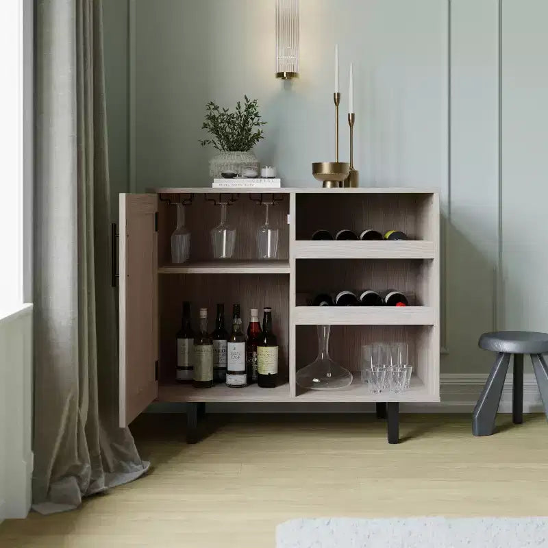 Bar classique et buffet avec armoire à porte simple de style Shaker, rangement suspendu pour verres et étagères ouvertes pour bouteilles