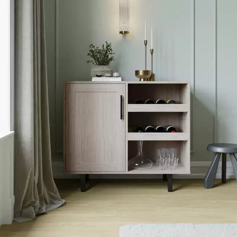 Bar classique et buffet avec armoire à porte simple de style Shaker, rangement suspendu pour verres et étagères ouvertes pour bouteilles