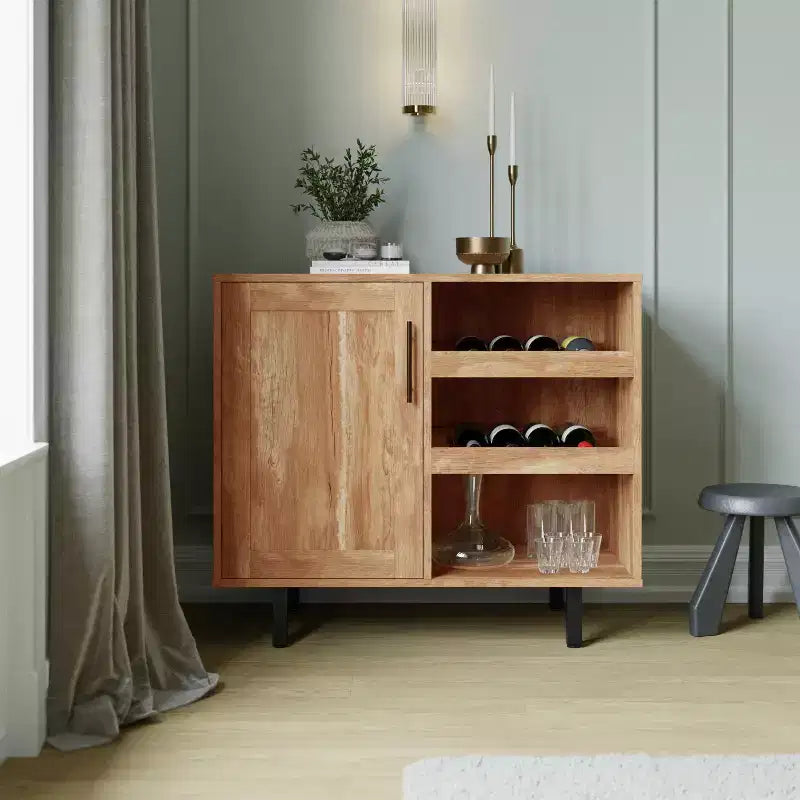Bar classique et buffet avec armoire à porte simple de style Shaker, rangement suspendu pour verres et étagères ouvertes pour bouteilles